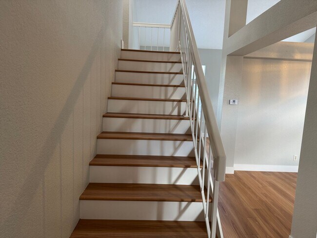 Building Photo - 2776 Woodmont Dr