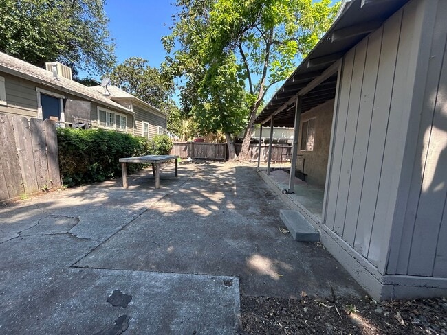Building Photo - 3bd 2 ba home, great location