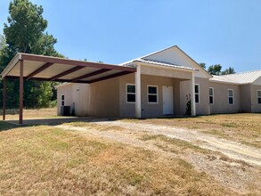 Building Photo - 230 CR 122