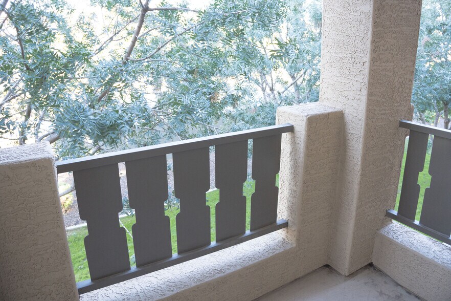 Building Photo - 900 S 94th St