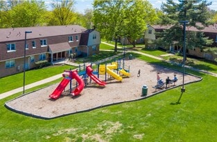 Building Photo - Foxwood Manor