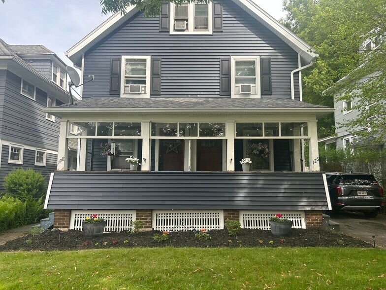 Building Photo - 126 Marion St