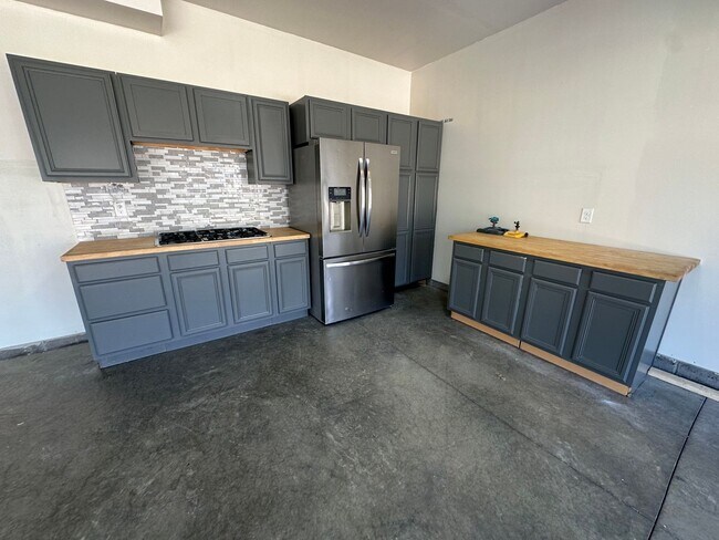 Building Photo - 10520 Vista View Dr