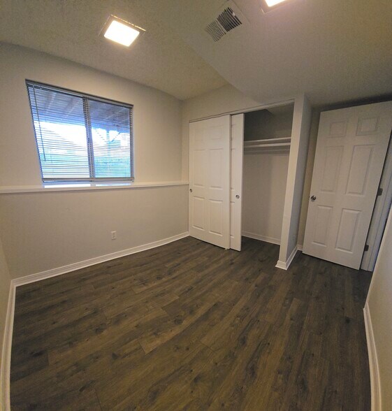 Building Photo - 17163 E Tufts Ave