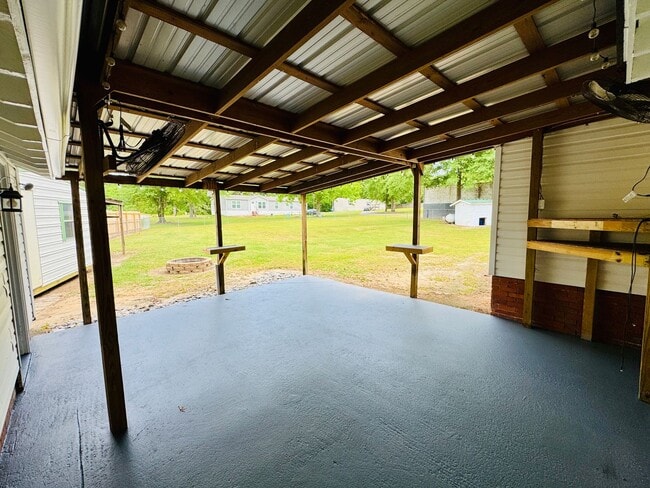 Building Photo - Paradise in Tallassee