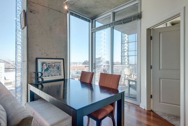 Building Photo - Downtown Luxury Living at The Encore