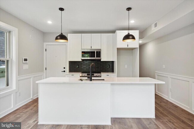 Building Photo - 3401 Hamilton St