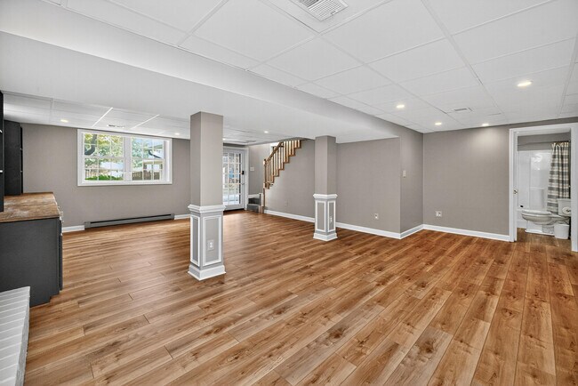 Building Photo - 433 Potomac Dr