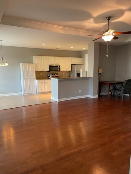 main living area from master bd doorway - 824 Wintercreeper Dr