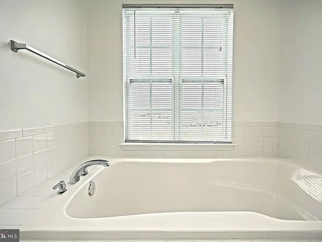 Building Photo - 1193 Ledge Dr