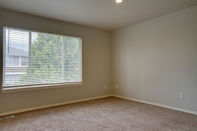Building Photo - Price reduction-Lakeland Hills 2 Story