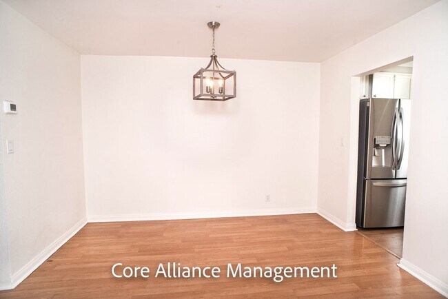 Building Photo - 18200 Andrea Cir S