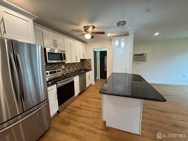 Building Photo - 11 Pine Cluster Cir