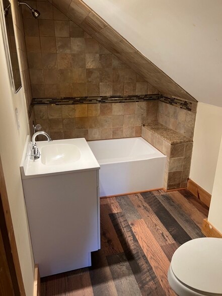 Upstairs Bathroom - 956 Main St