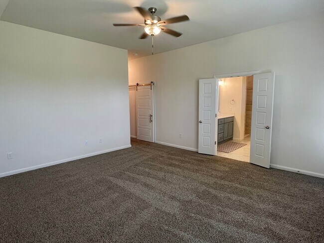 Building Photo - 604 Smt Pt Ln