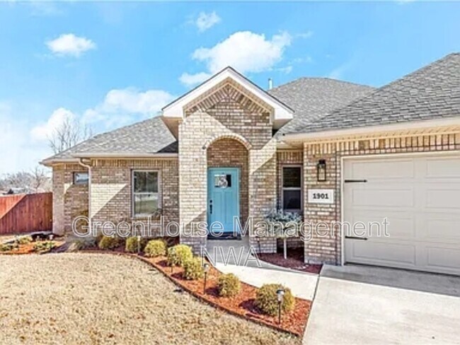 Building Photo - 1901 Woodhause Cir