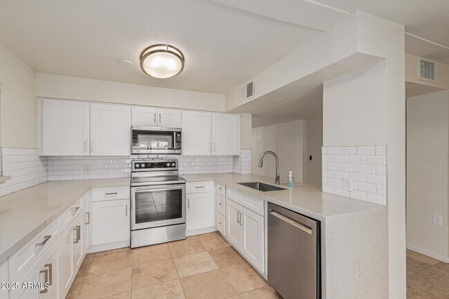 Building Photo - 6912 E Monterey Way