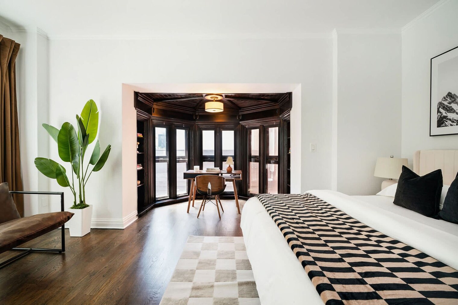 Building Photo - 10 5th Ave