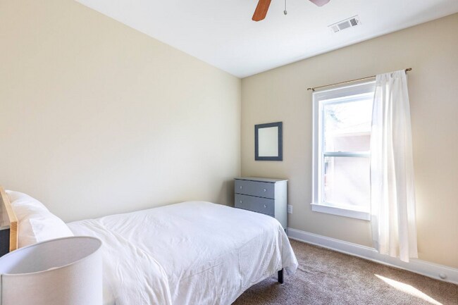 Building Photo - 684 Grady Pl SW