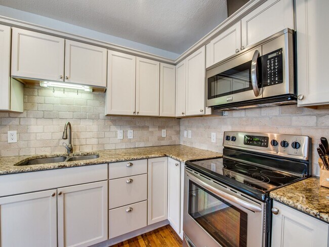 Building Photo - 3 Bedroom in Alamo Height ISD