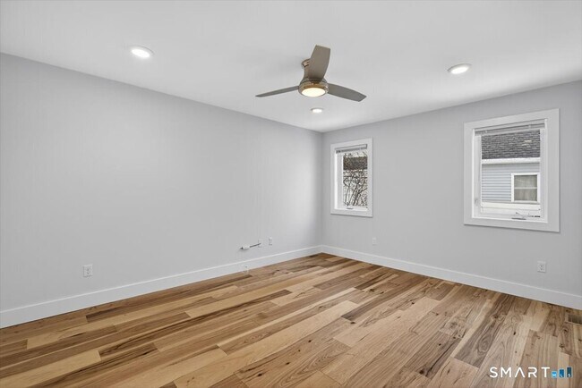 Building Photo - 32 1/2 Village Rd