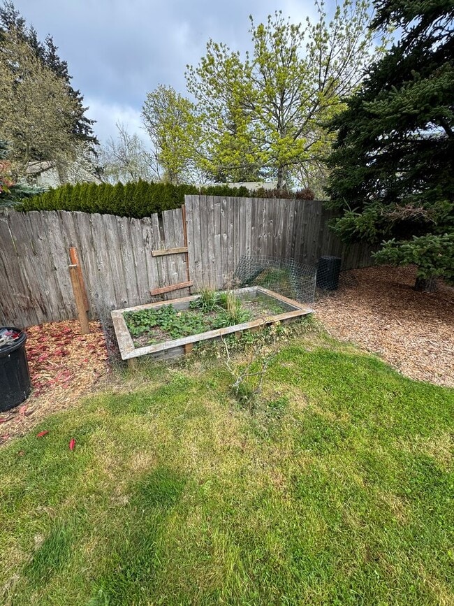 Building Photo - Charming 3 Bed / 2 Bath Ranch on Large Lot – Cul-de-Sac Location – $2,495/mo