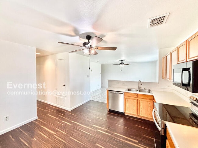 Building Photo - 12924 Kingsgate Dr