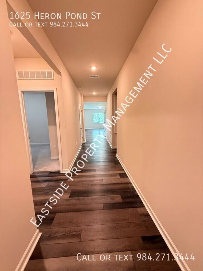 Building Photo - 1625 Heron Pond St