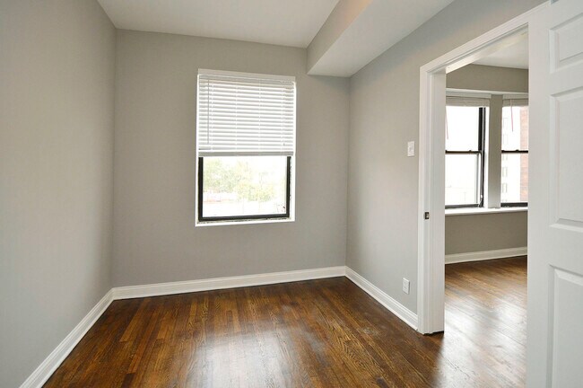 Building Photo - 3743 W Armitage Ave