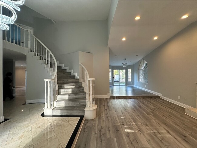 Building Photo - 324 Avenida Esplendor