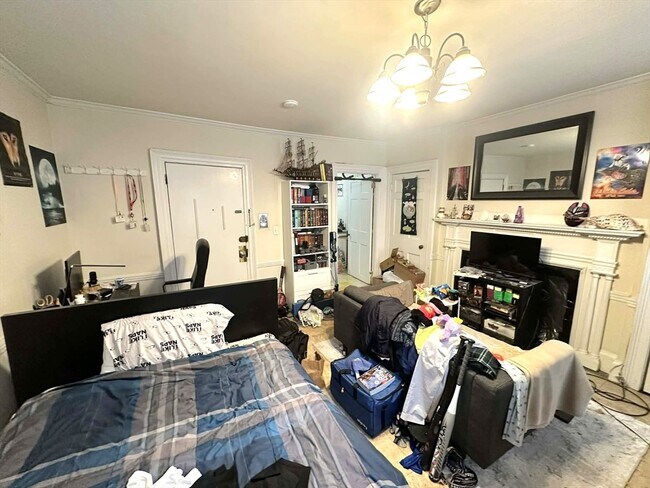 Building Photo - 83 Charles St