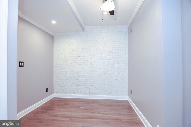 Building Photo - 544 Newton Pl NW