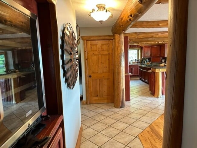 Building Photo - 4 Bedrooms, 3 Bathrooms Fully Furnished La...