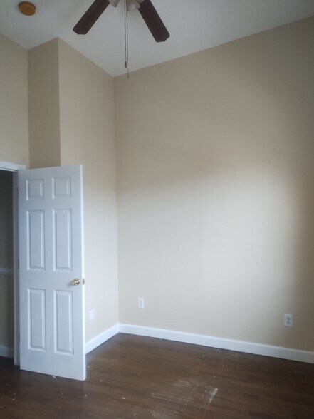 Building Photo - 17 Wallis Ave