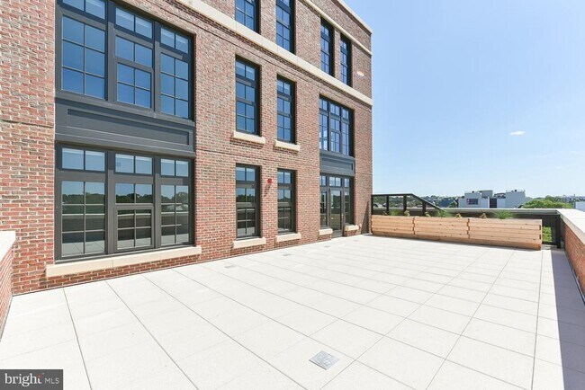 Building Photo - 901 H St NE