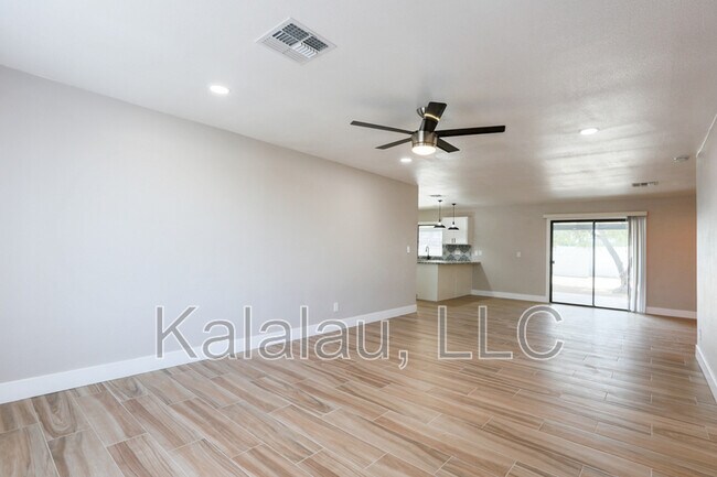 Building Photo - 1817 E Alameda Dr