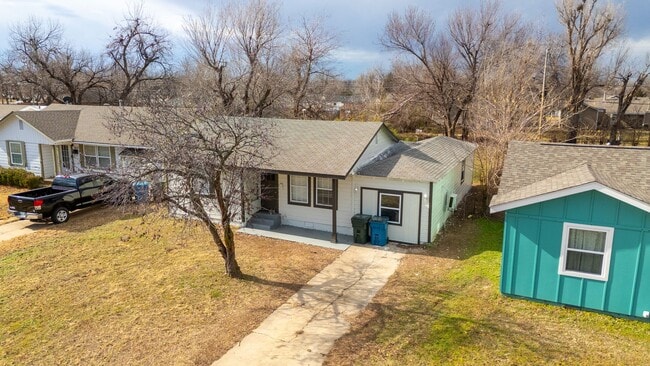 Building Photo - 1621 Thompson Dr