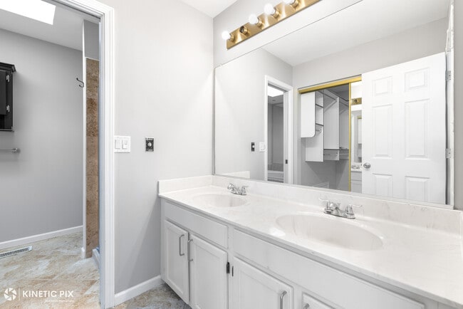 Building Photo - 313 Cromwell Ct