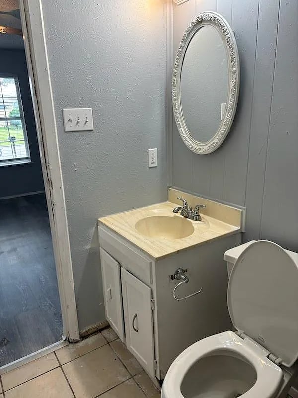 Building Photo - 228 Elmwood Dr