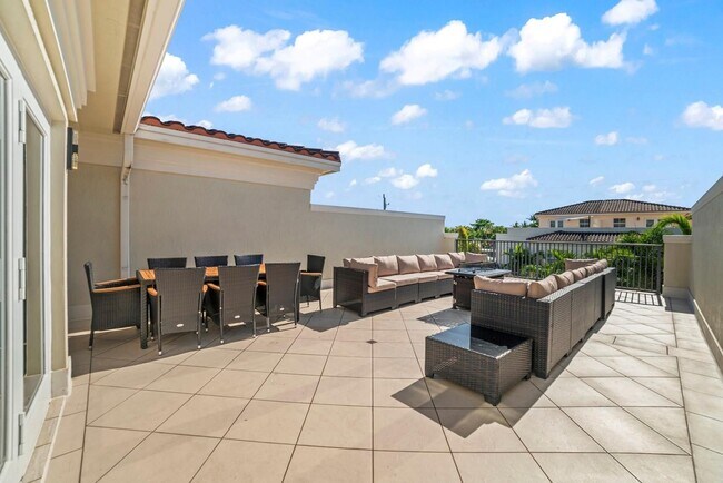 Building Photo - 1849 NE 26th Ave