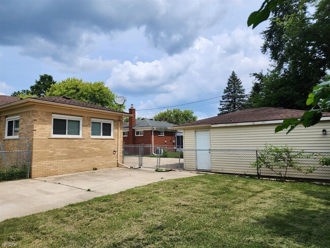 Building Photo - 3 br, 3.5 bath House - 25857 Westfield