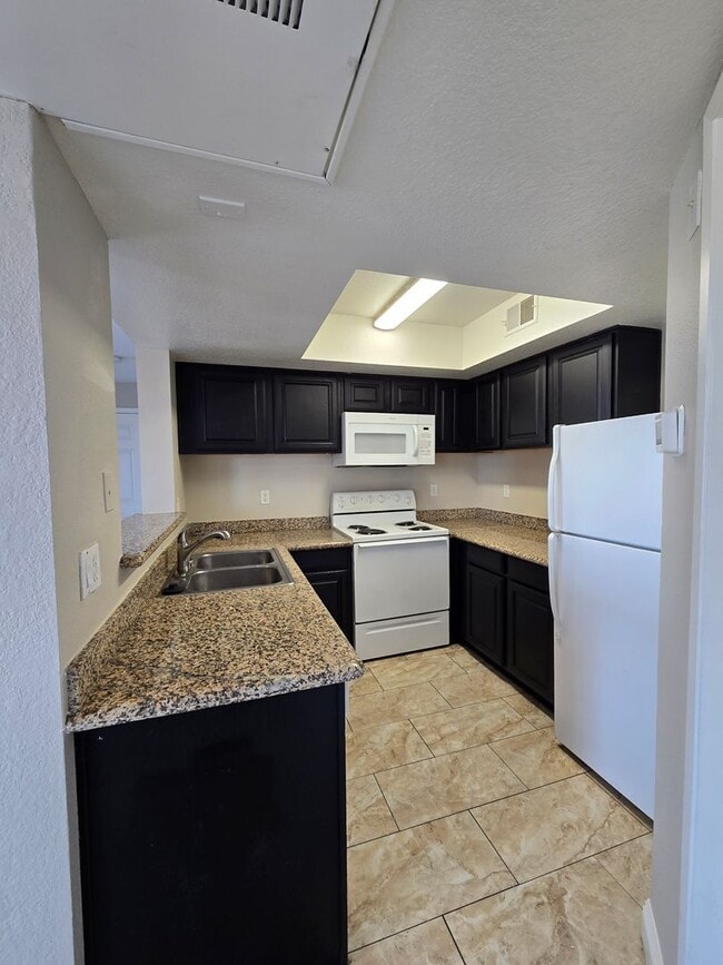 Building Photo - A Fabulous 2 Bedroom upstairs unit near Nellis AFB