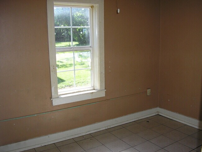 Building Photo - 910 Avery Ct