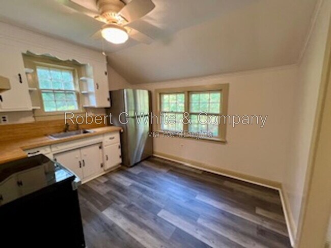 Building Photo - 604 Huckleberry Hill Rd