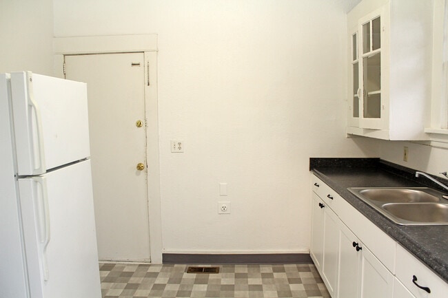 Building Photo - 4806 NE 29th Ave