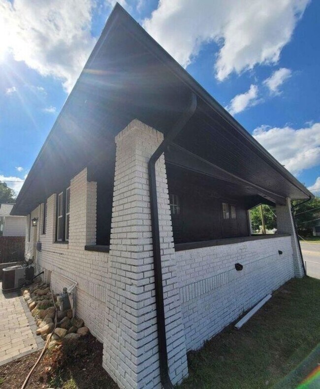 Building Photo - Spacious Two Bedroom Home in Benson!