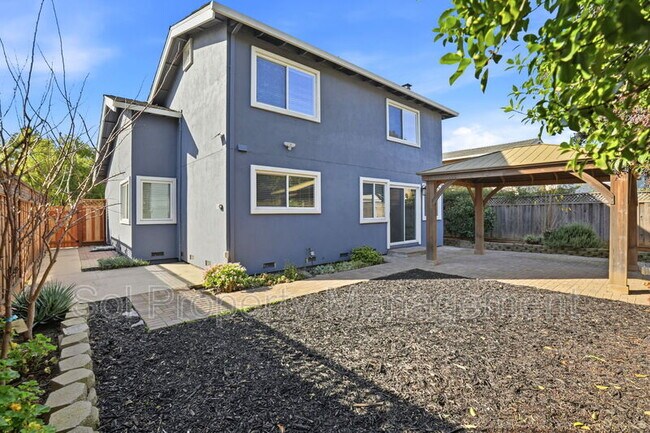 Building Photo - 15120 Venetian Way