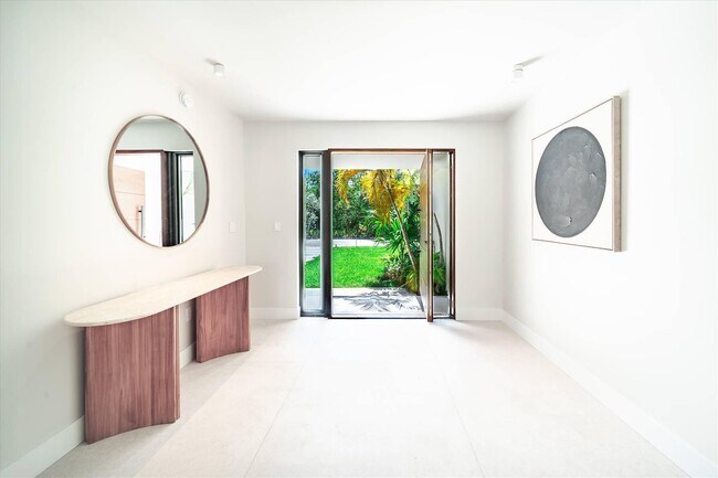 Building Photo - 7610 Bayside Ln