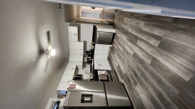 Building Photo - 1006 N Lawndale Ave