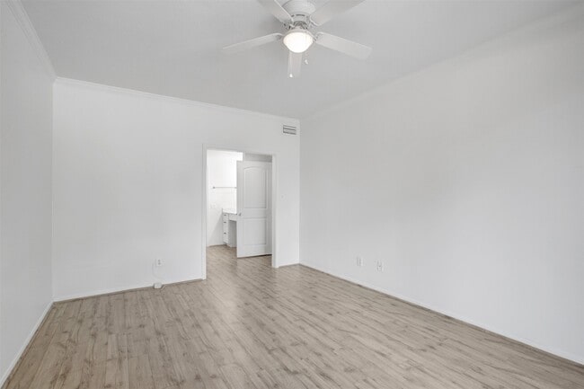 Building Photo - 2475 Underwood St